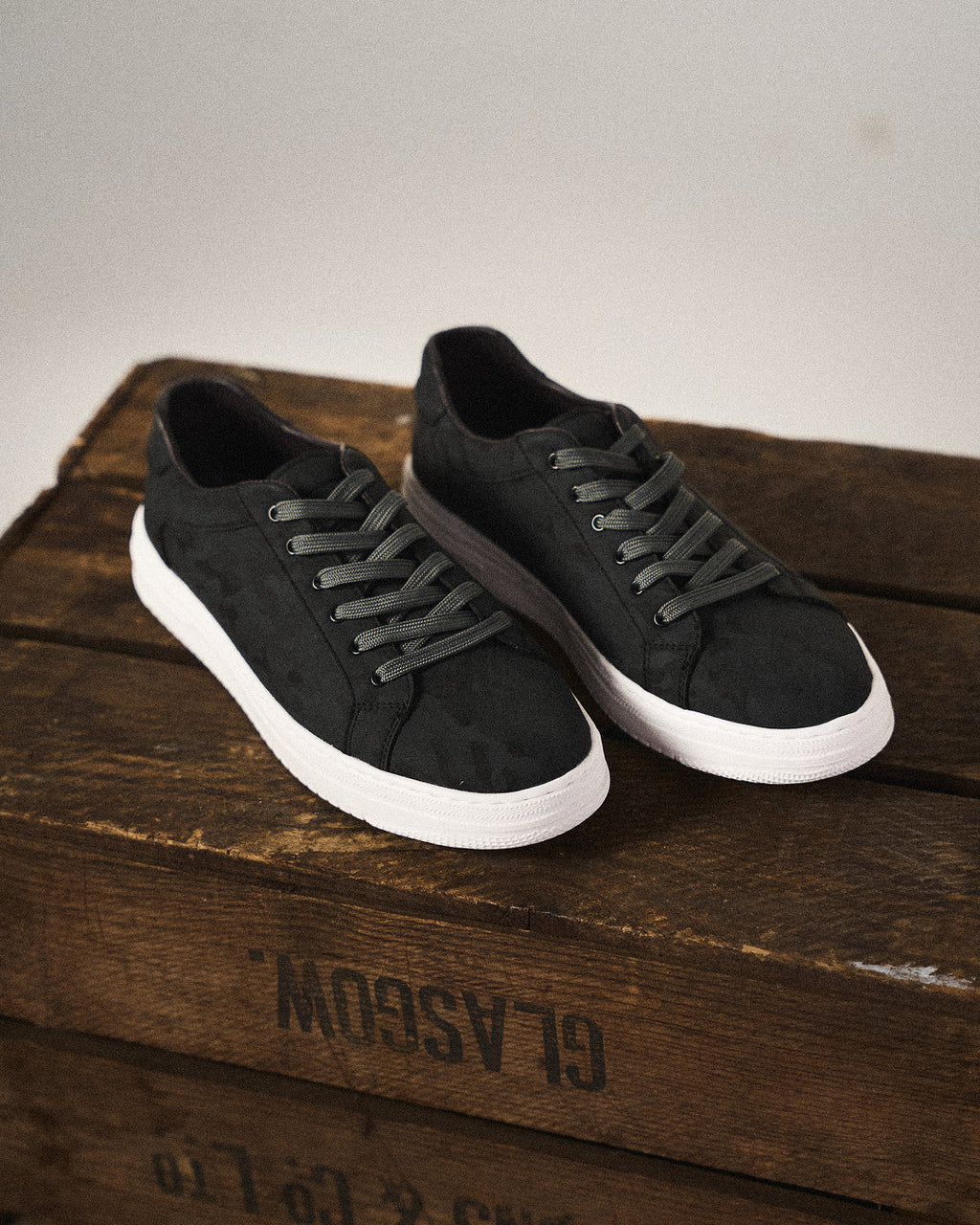 Alonzo | Men’s Lace Up Round Toe Sneakers