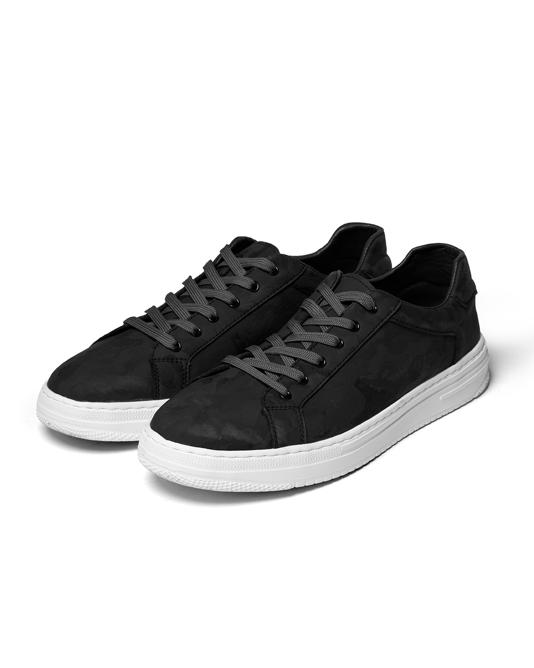 Alonzo | Men’s Lace Up Round Toe Sneakers
