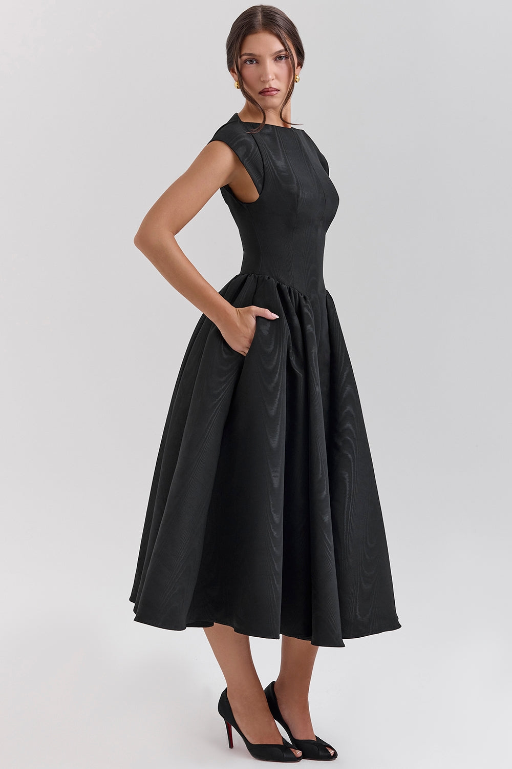Carlene | Women’s Sleeveless Open Back Pleated Midi Dress