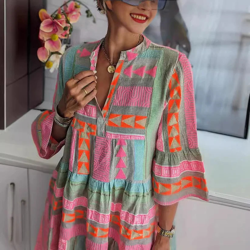 Noelle | Women’s Patterned Short Sleeve V Neck Knee Length Dress