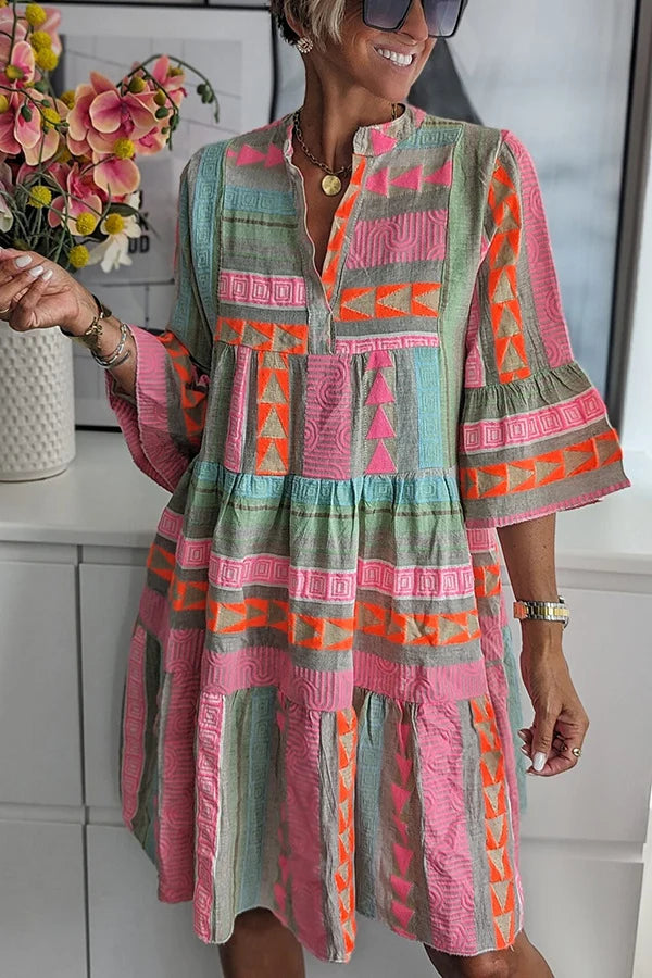 Noelle | Women’s Patterned Short Sleeve V Neck Knee Length Dress